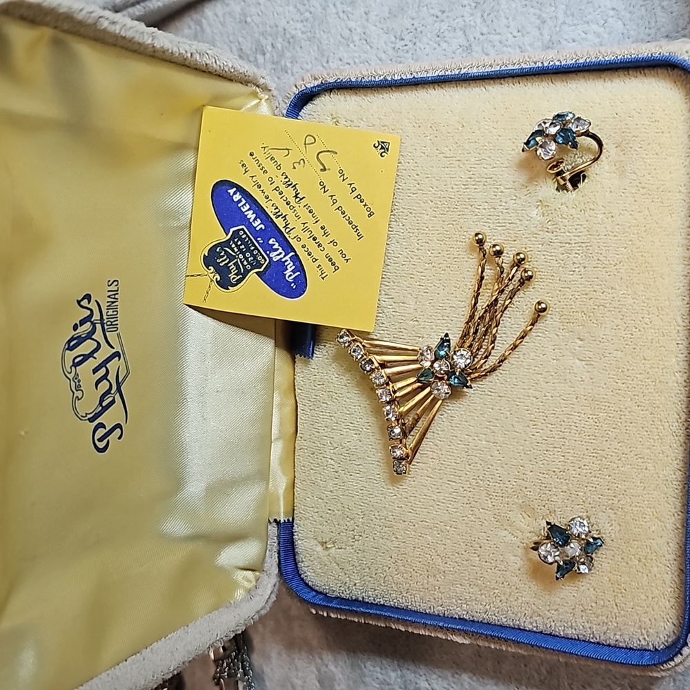 Vintage Phyllis Rhinestone Brooch & Rhinestone Screwback Earrings